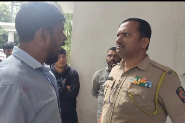 जिल्हा शासकीय नोकर व उपनौकाराची मौजमस्ती; शेतकरी संतप्त, पोलीस नोकराचाही उर्मटपणा